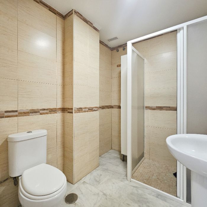 PISO AMUEBLADO CON GARAJE Y ASCENSOR
