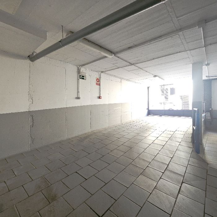 PISO AMUEBLADO CON GARAJE Y ASCENSOR
