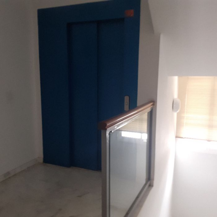 PISO AMUEBLADO CON GARAJE Y ASCENSOR