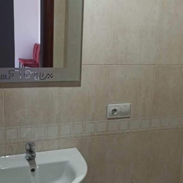 PISO AMUEBLADO CON GARAJE Y ASCENSOR