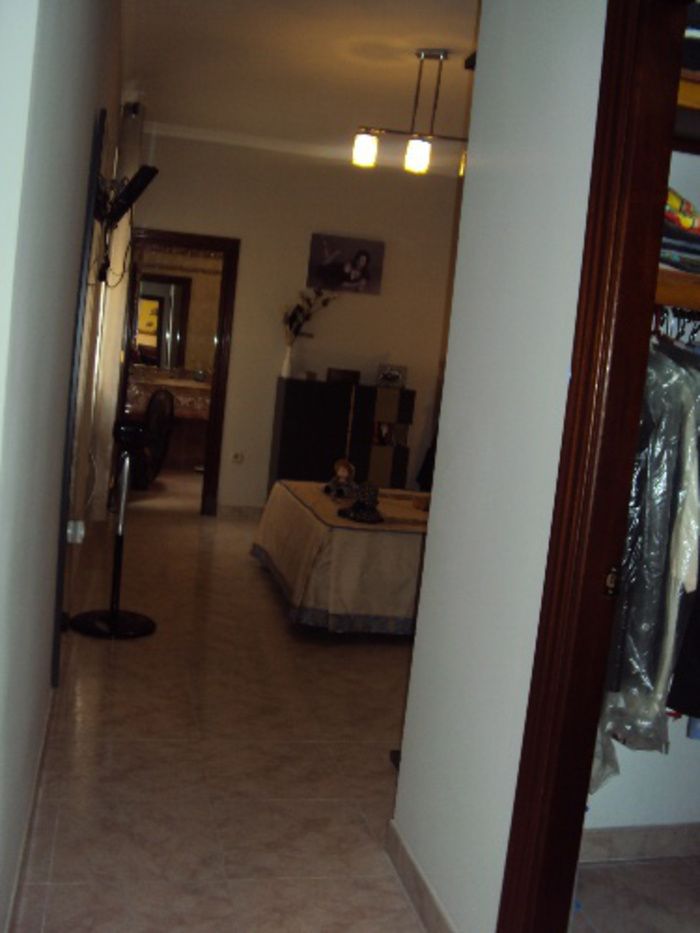 CASA  DE 400 M. CON SOTANO Y PISCINA