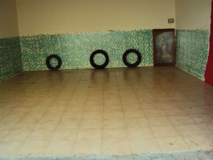 CASA  DE 400 M. CON SOTANO Y PISCINA
