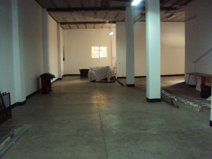 CASA  DE 400 M. CON SOTANO Y PISCINA
