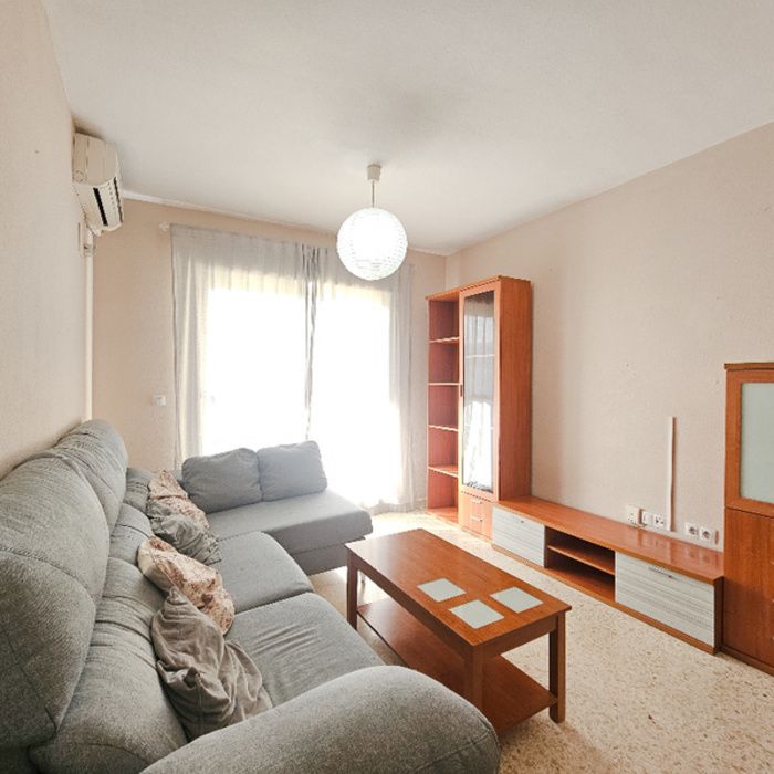 PISO  AMUEBLADO CON ASCENSOR Y GARAJE