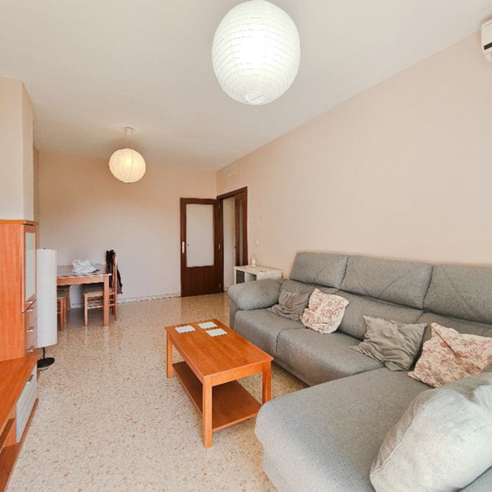 PISO  AMUEBLADO CON ASCENSOR Y GARAJE