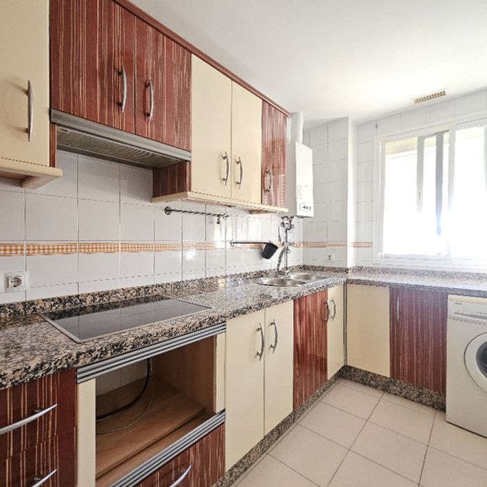 PISO  AMUEBLADO CON ASCENSOR Y GARAJE