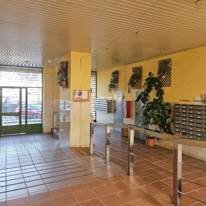 PISO  AMUEBLADO CON ASCENSOR Y GARAJE