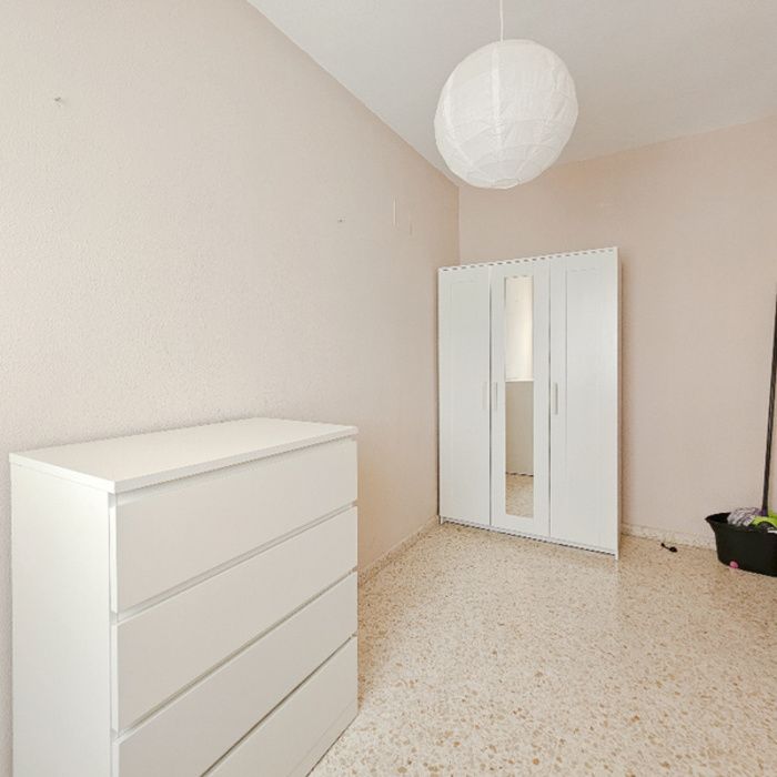 PISO  AMUEBLADO CON ASCENSOR Y GARAJE