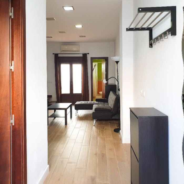 CASA  AMUEBLADA INDEPENDIENTE DE 3 PLANTAS