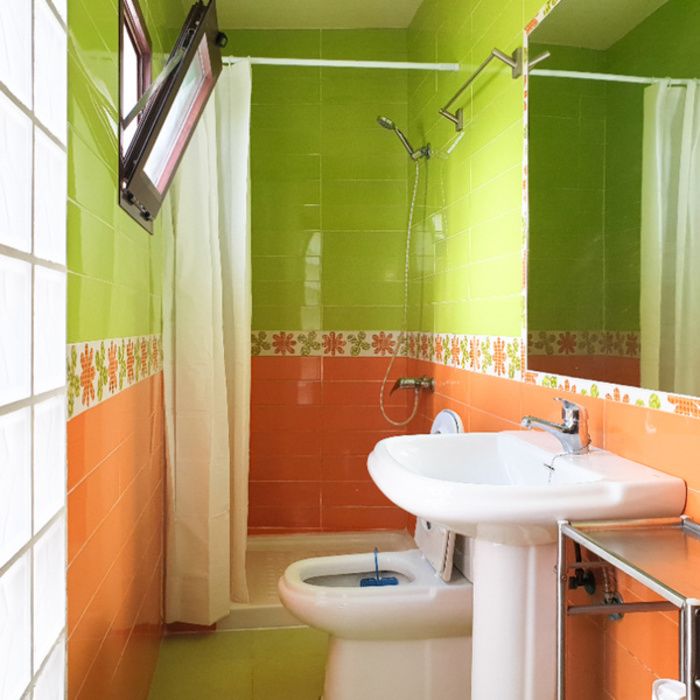 CASA  AMUEBLADA INDEPENDIENTE DE 3 PLANTAS