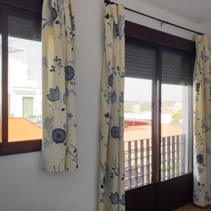 CASA  AMUEBLADA INDEPENDIENTE DE 3 PLANTAS