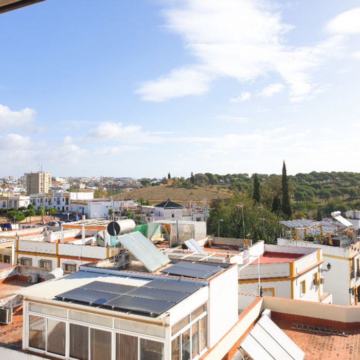 CASA  AMUEBLADA INDEPENDIENTE DE 3 PLANTAS