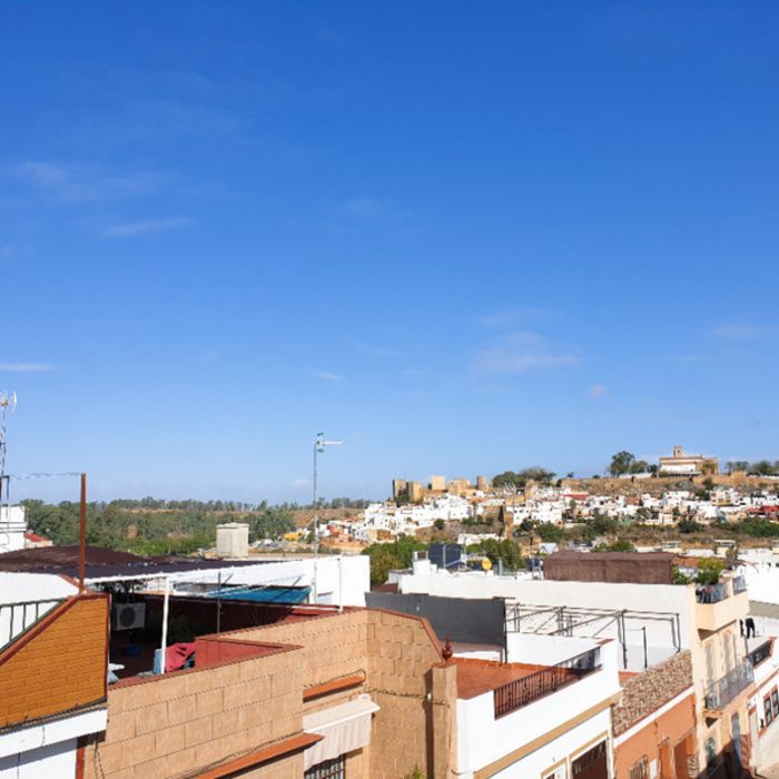CASA  AMUEBLADA INDEPENDIENTE DE 3 PLANTAS