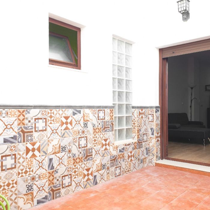 CASA  AMUEBLADA INDEPENDIENTE DE 3 PLANTAS