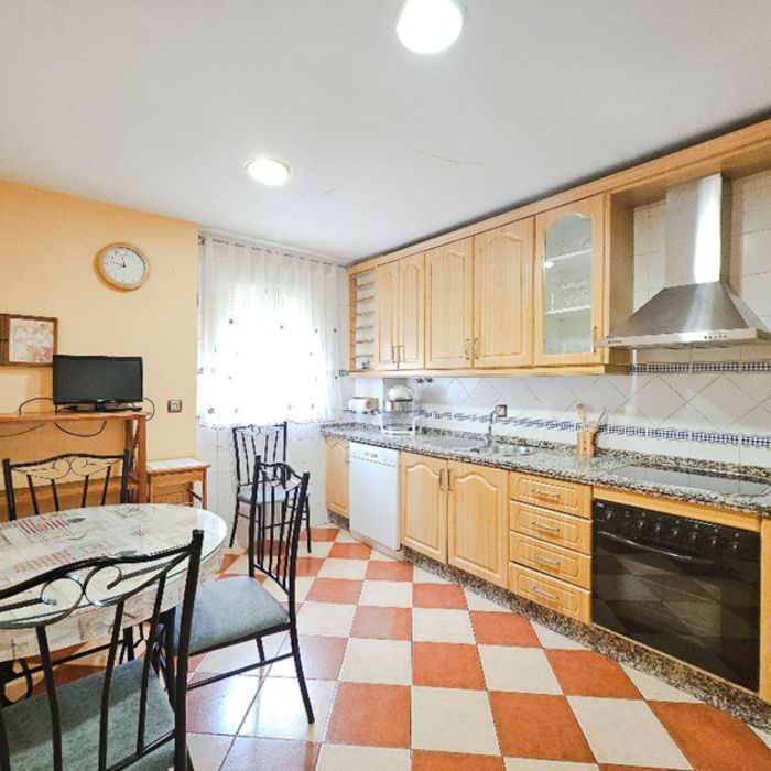 ESTUPENDA CASA UNIFAMILIAR TOTALMENTE AMUEBLADA