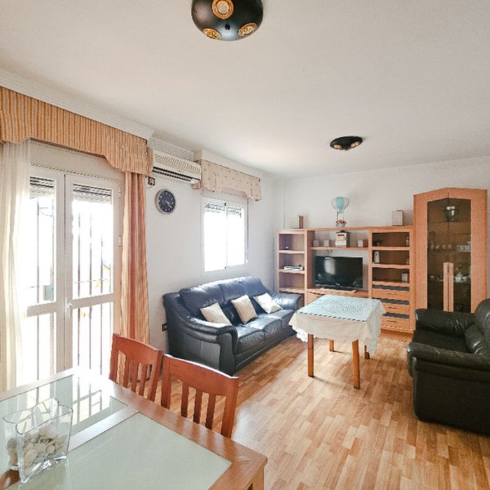 ESTUPENDA CASA UNIFAMILIAR TOTALMENTE AMUEBLADA