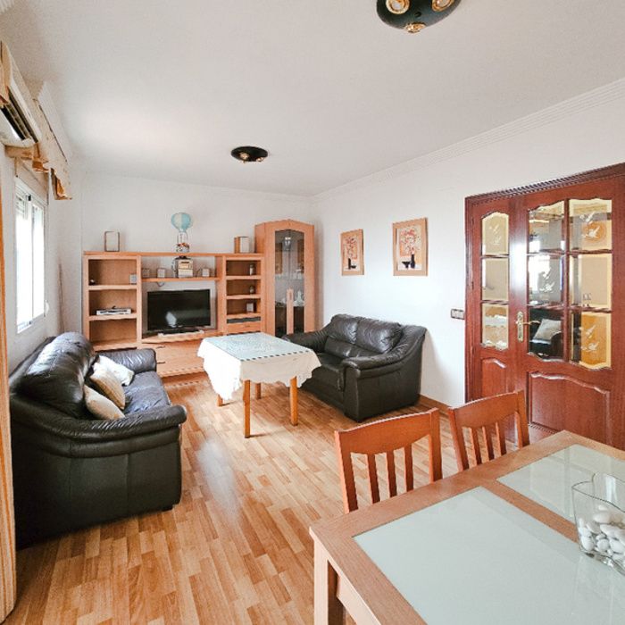 ESTUPENDA CASA UNIFAMILIAR TOTALMENTE AMUEBLADA