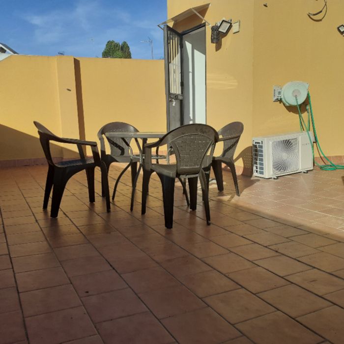 PRECIOSO APARTAMENTO-DUPLEX AMUEBLADO CON TERRAZA