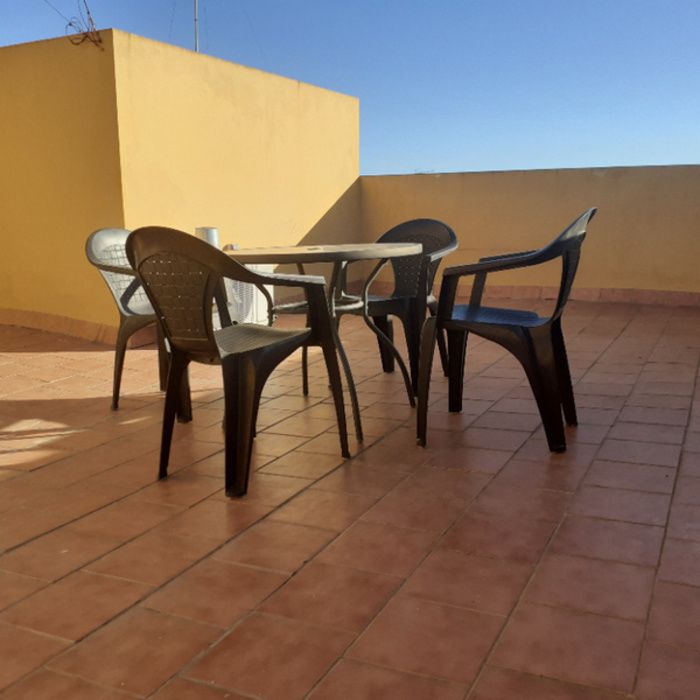 PRECIOSO APARTAMENTO-DUPLEX AMUEBLADO CON TERRAZA