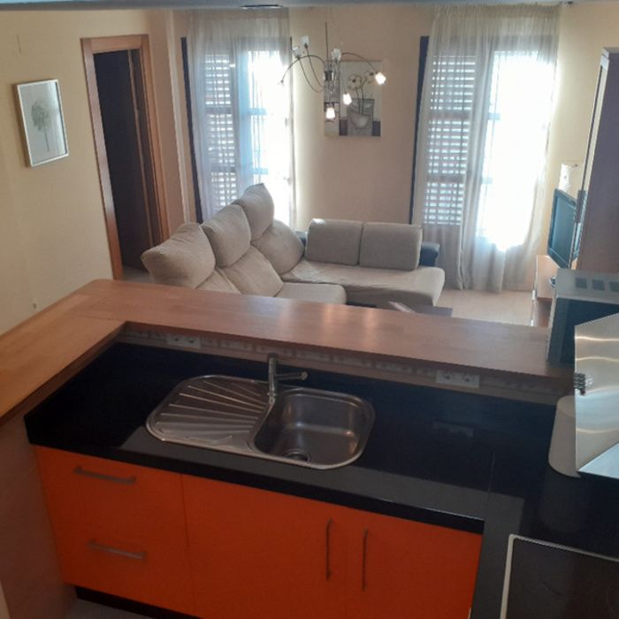 PRECIOSO APARTAMENTO-DUPLEX AMUEBLADO CON TERRAZA