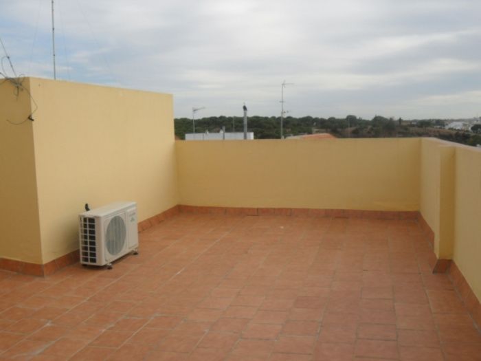 PRECIOSO APARTAMENTO-DUPLEX AMUEBLADO CON TERRAZA