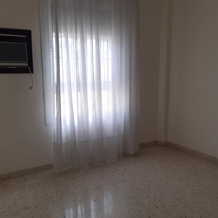 ESTUPENDO PISO AMUEBLADO CON PLAZA DE GARAJE