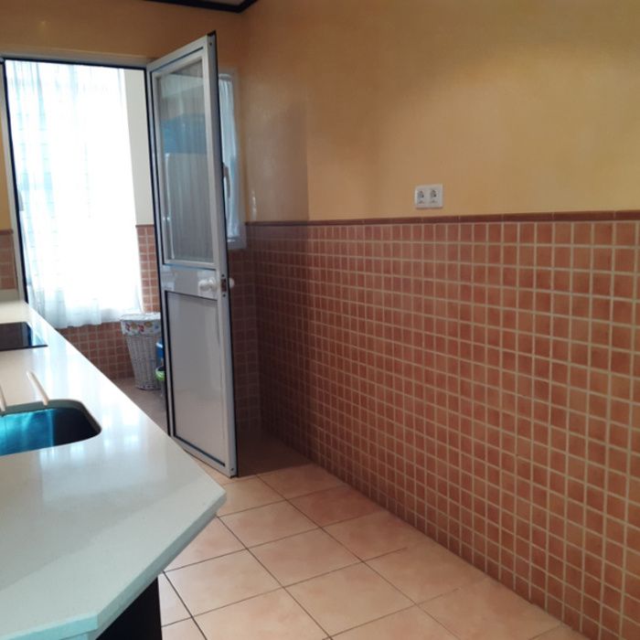 ESTUPENDO PISO AMUEBLADO CON PLAZA DE GARAJE