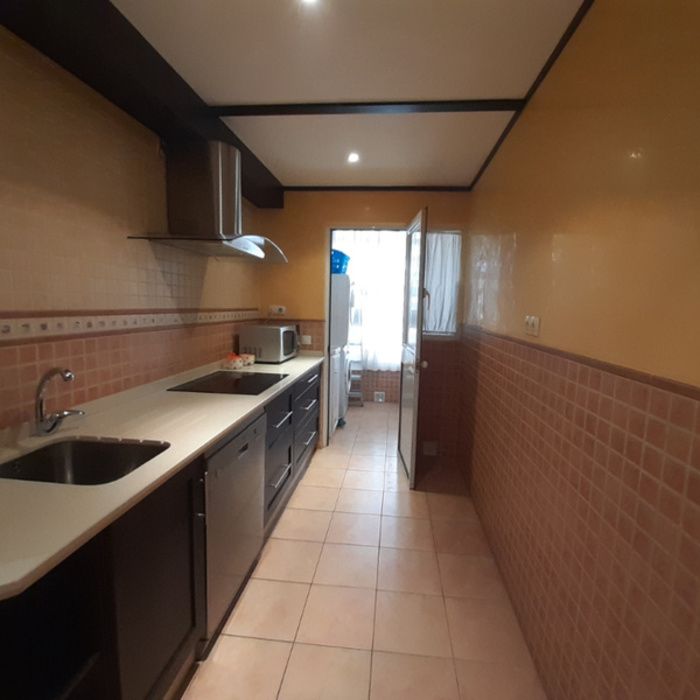 ESTUPENDO PISO AMUEBLADO CON PLAZA DE GARAJE