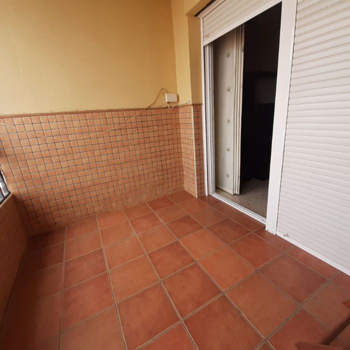 ESTUPENDO PISO AMUEBLADO CON PLAZA DE GARAJE