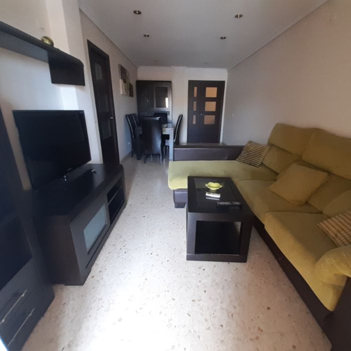 ESTUPENDO PISO AMUEBLADO CON PLAZA DE GARAJE
