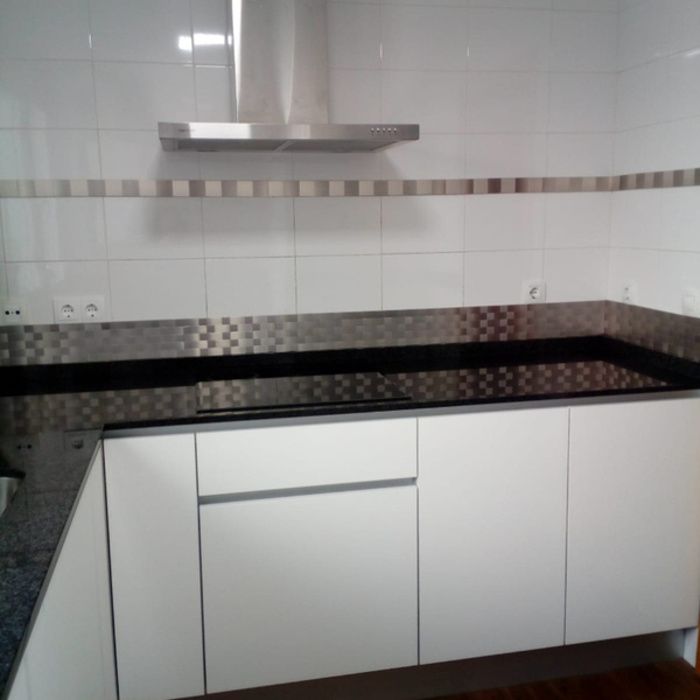 ESTUPENDO PISO TOTALMENTE AMUEBLADO CON ASCENSOR Y GARAJE