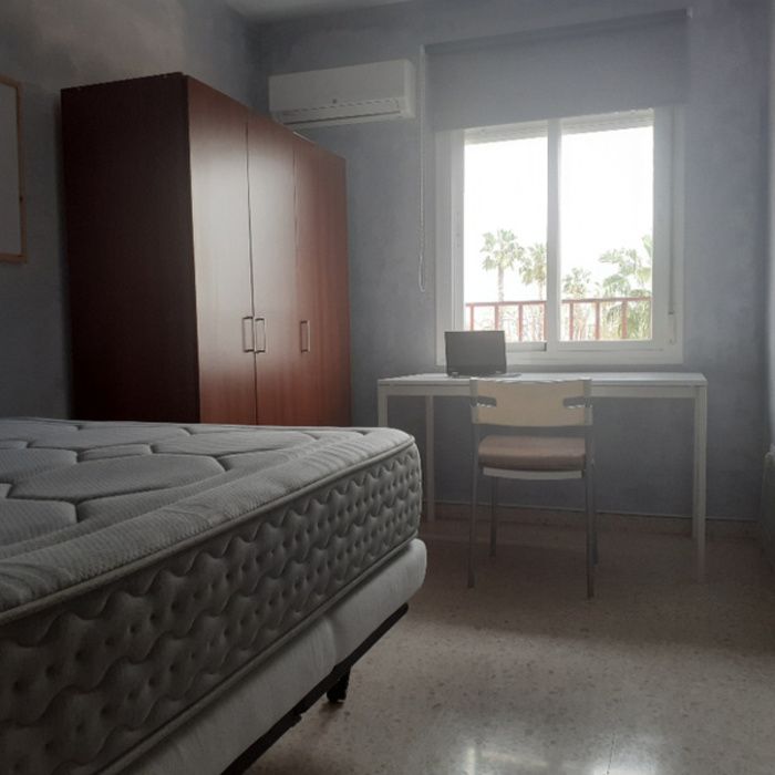 ESTUPENDO PISO TOTALMENTE AMUEBLADO CON ASCENSOR Y GARAJE