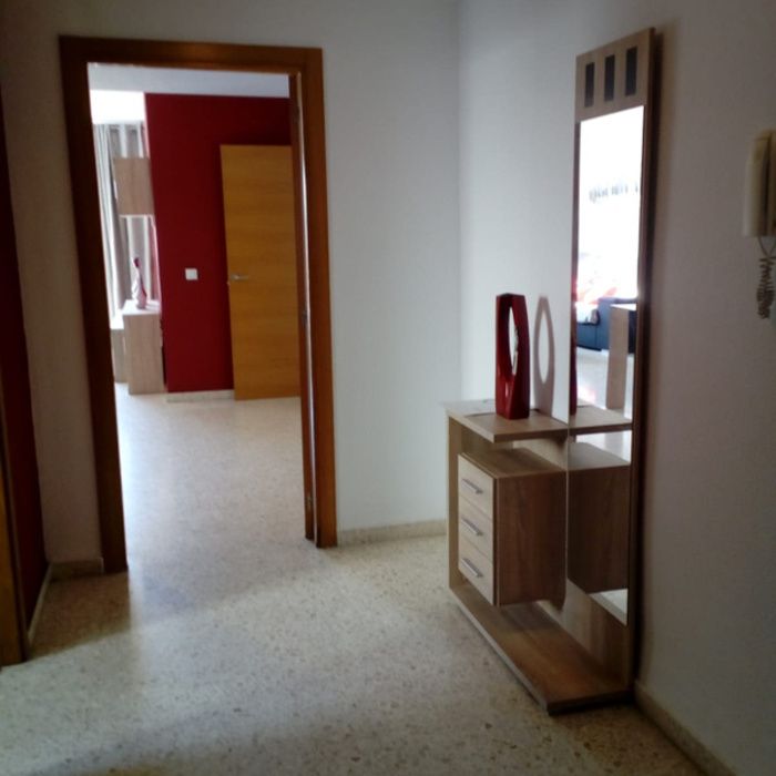 ESTUPENDO PISO TOTALMENTE AMUEBLADO CON ASCENSOR Y GARAJE