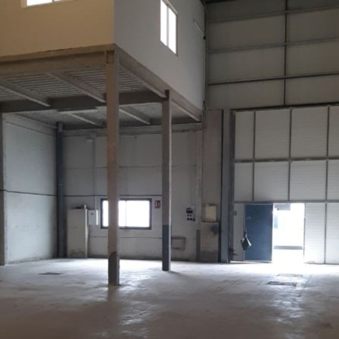 NAVE DE ALQUILER EN POLIGONO RECISUR