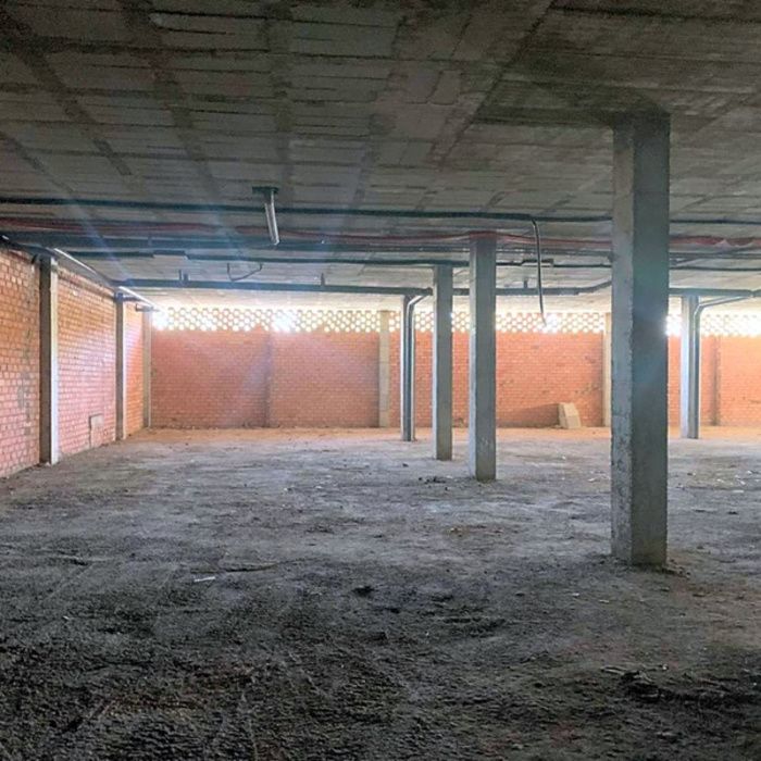 LOCAL COMERCIAL  DE ESQUINA EN BRUTO