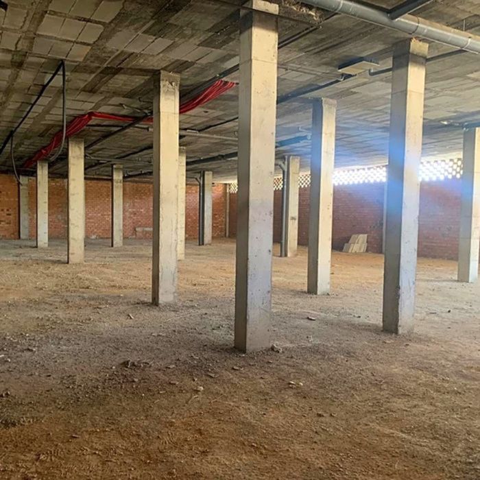 LOCAL COMERCIAL  DE ESQUINA EN BRUTO
