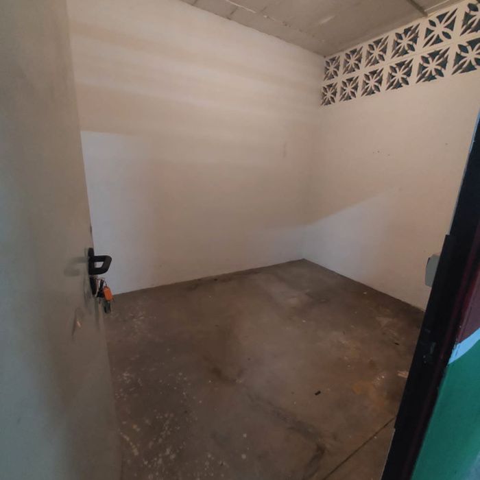 TRASTERO EN CONDEQUINTO