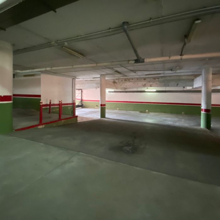 PLAZA DE APARCAMIENTO | JUNTO METRO CONDEQUINTO (Edificio Comercial)