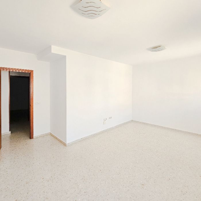 ¡Tu nuevo hogar te espera! Precioso piso VPO con garaje y trastero en Alcalá de Guadaíra