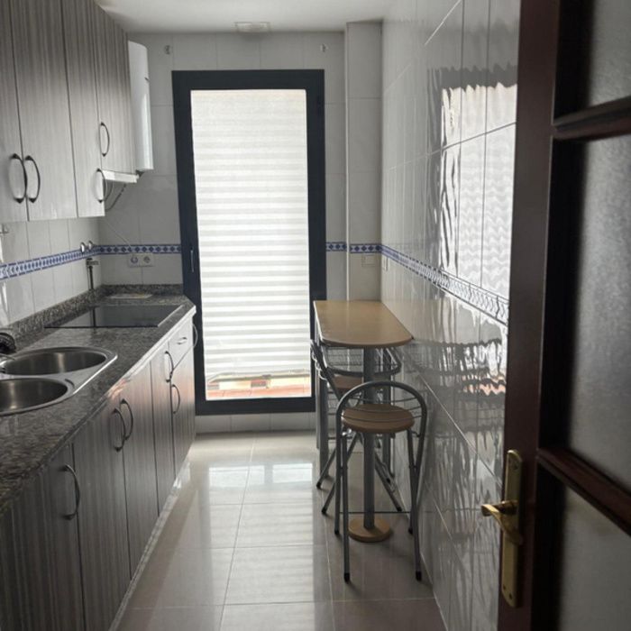 ¡Tu oasis en Mairena! Piso con piscina, pádel, garaje, trastero y lavadero en Urbanización Hermanas