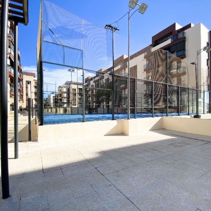 ¡Tu oasis en Mairena! Piso con piscina, pádel, garaje, trastero y lavadero en Urbanización Hermanas