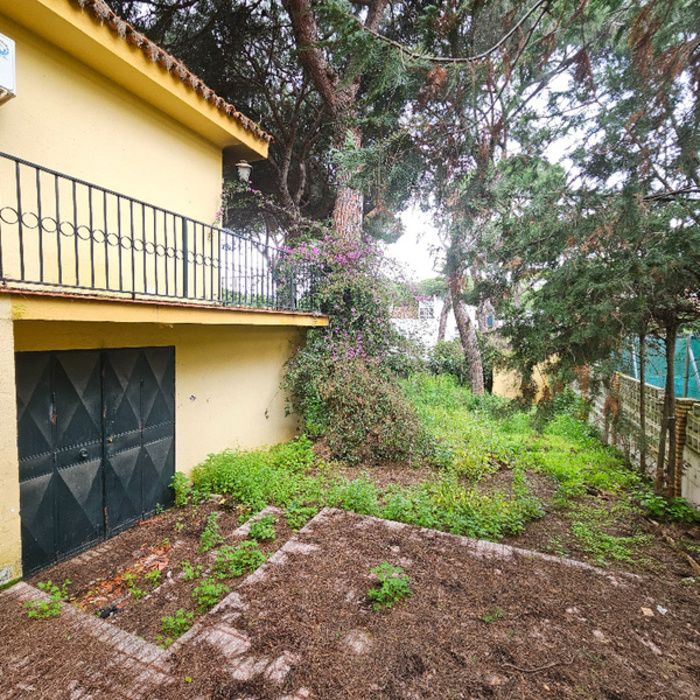 CHALET CON PISCINA EN PINARES DE OROMANA