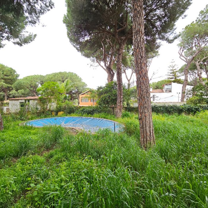 CHALET CON PISCINA EN PINARES DE OROMANA