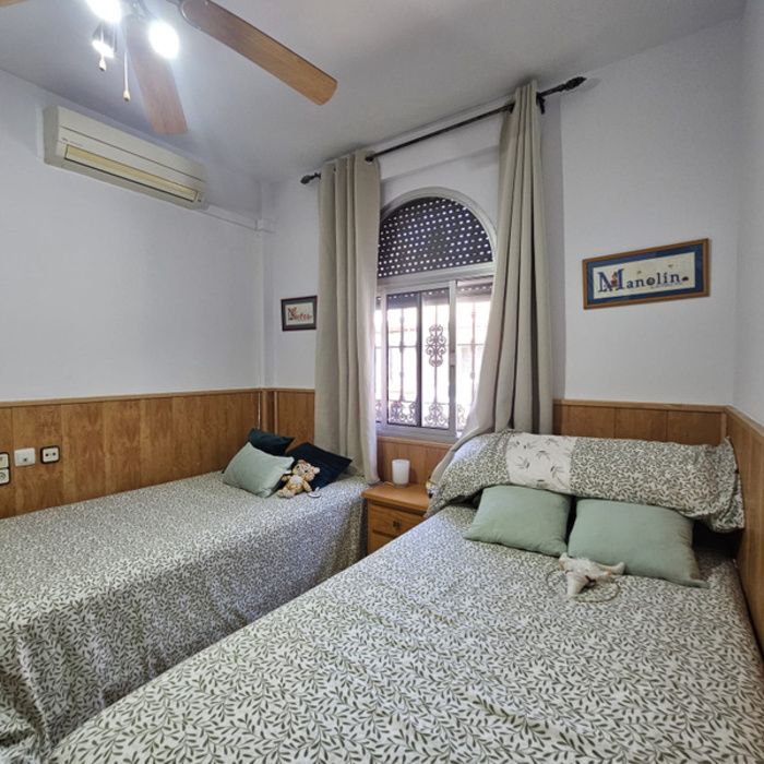 GRAN CASA EN PLANTA BAJA JUNTO AL CENTRO COMERCIAL WAY!