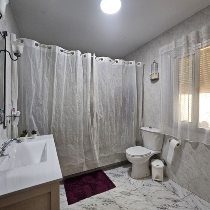 GRAN CASA EN PLANTA BAJA JUNTO AL CENTRO COMERCIAL WAY!