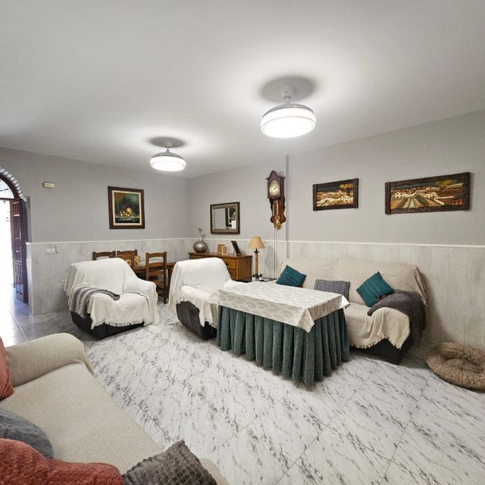 GRAN CASA EN PLANTA BAJA JUNTO AL CENTRO COMERCIAL WAY!