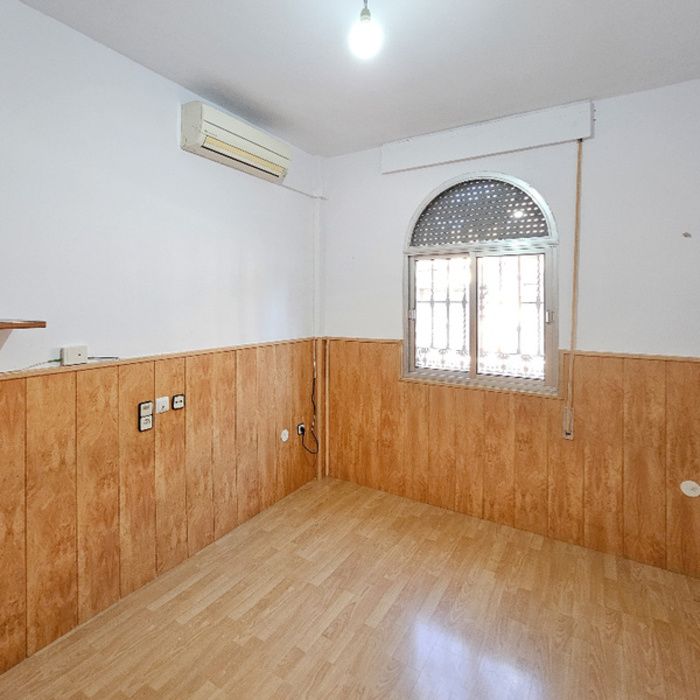 GRAN CASA EN PLANTA BAJA JUNTO AL CENTRO COMERCIAL WAY!
