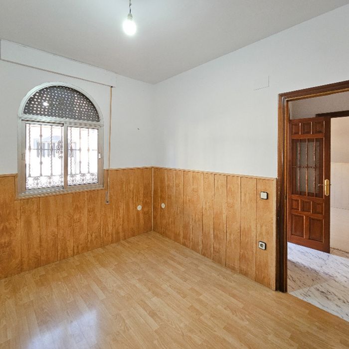 GRAN CASA EN PLANTA BAJA JUNTO AL CENTRO COMERCIAL WAY!