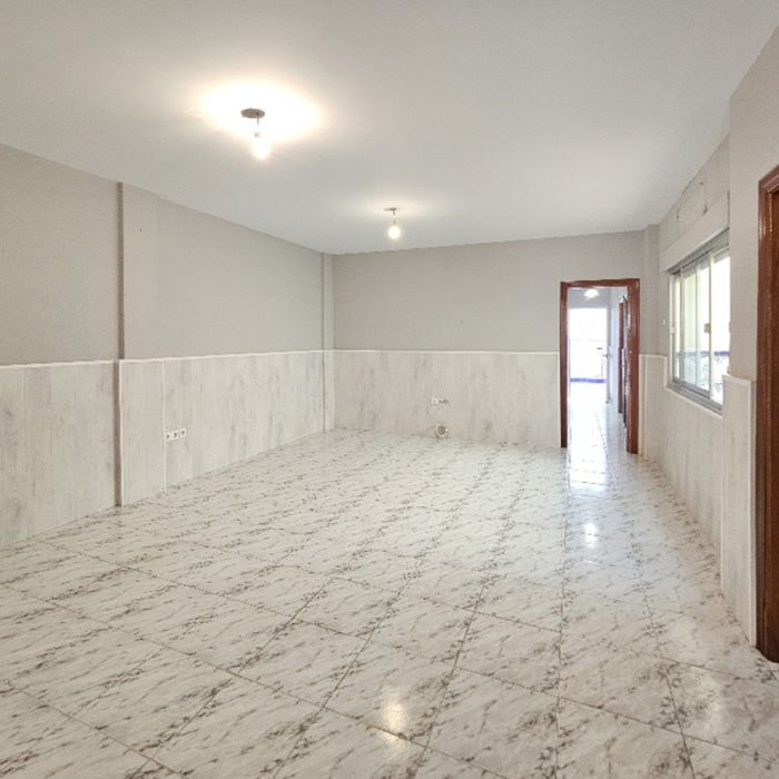 GRAN CASA EN PLANTA BAJA JUNTO AL CENTRO COMERCIAL WAY!