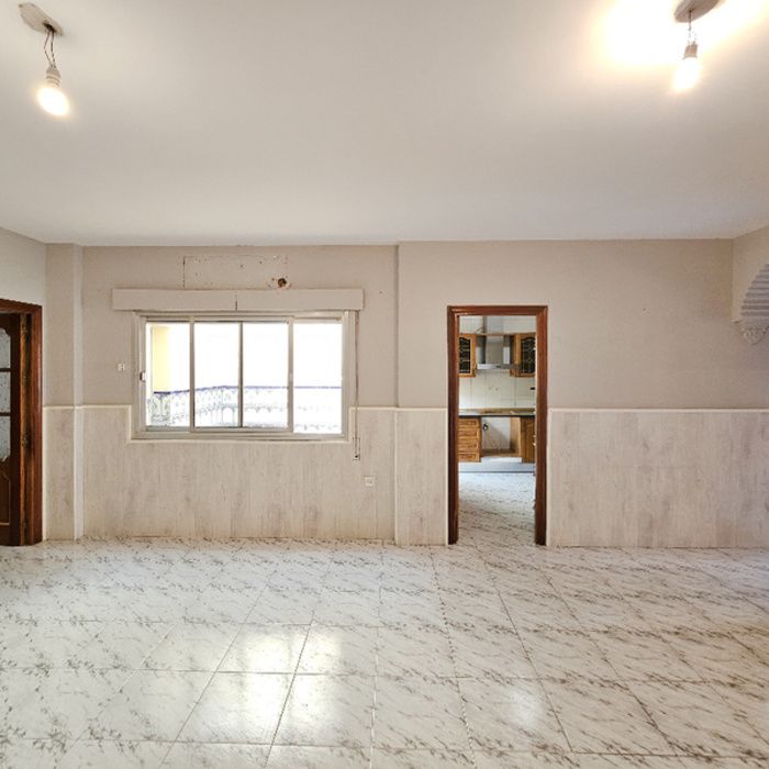 GRAN CASA EN PLANTA BAJA JUNTO AL CENTRO COMERCIAL WAY!